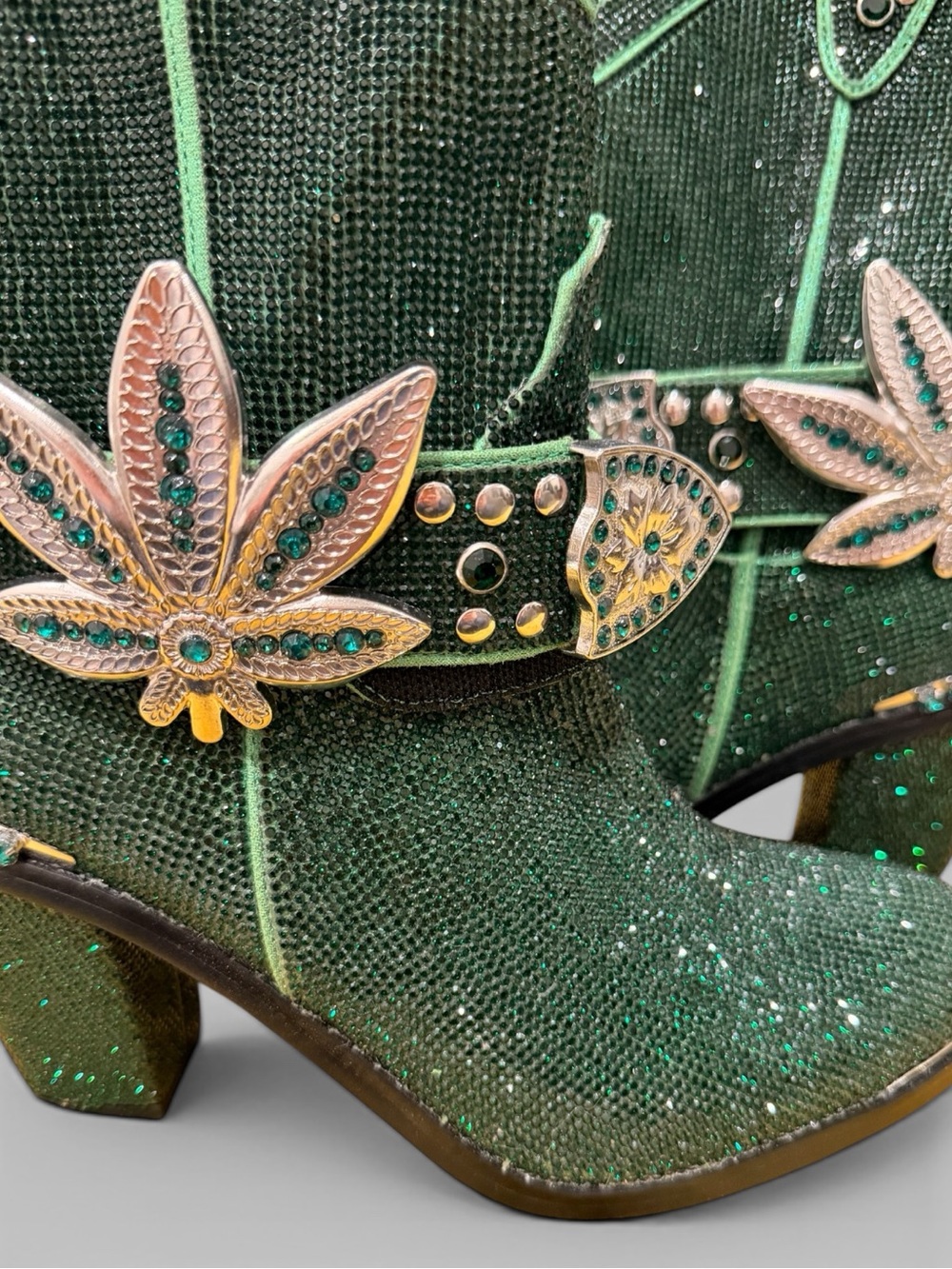 Green Glitter Western-Style Heeled Ankle Boots with Leaf Buckles Size 8